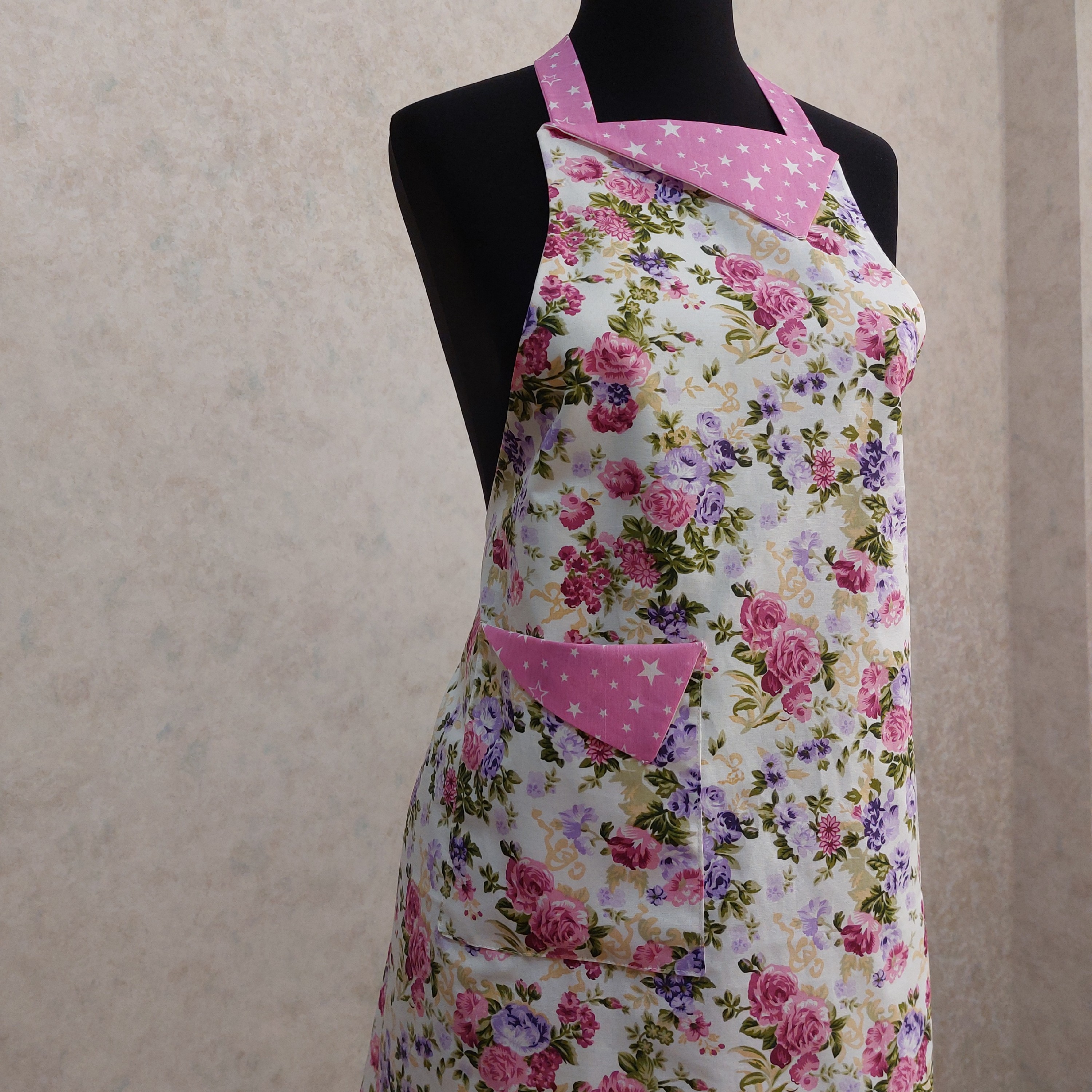 پیشبند یقه مثلثی جیبدار با تترون