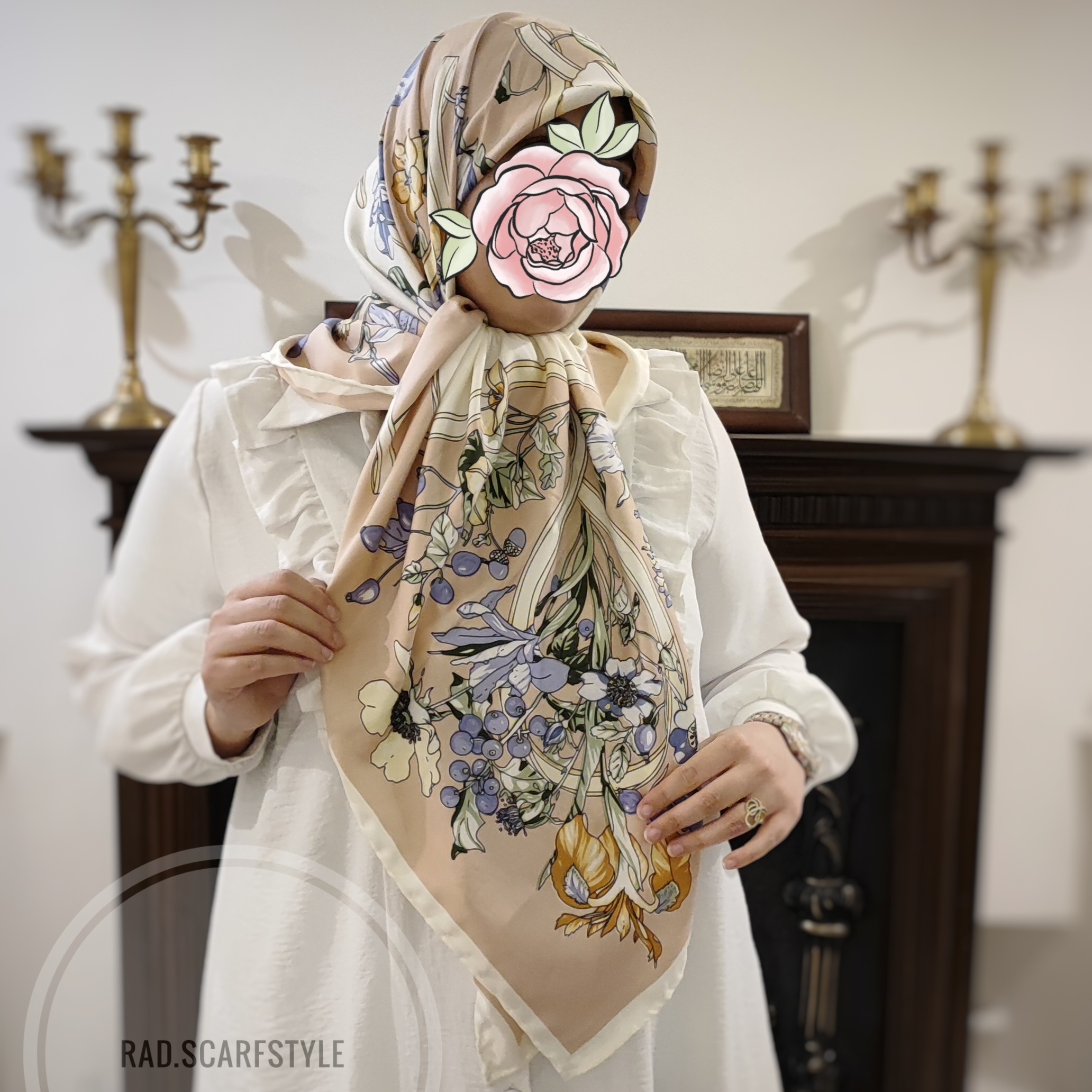 روسری ابریشم توییل طرح گلدار پاستلی