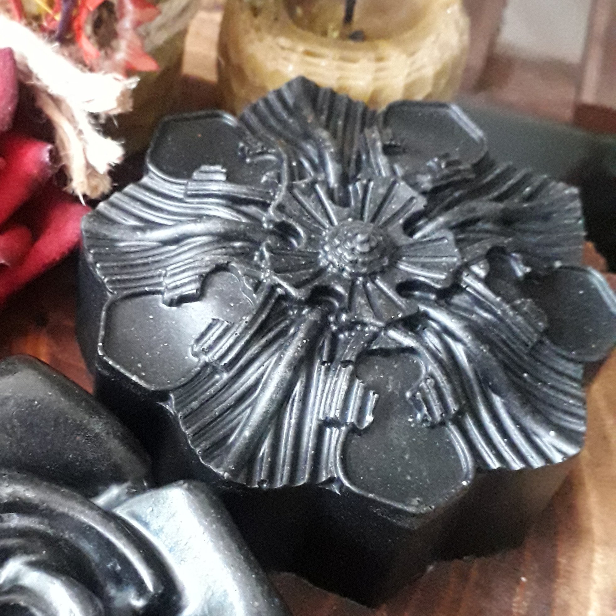 صابون زغال فعال گلبرگ