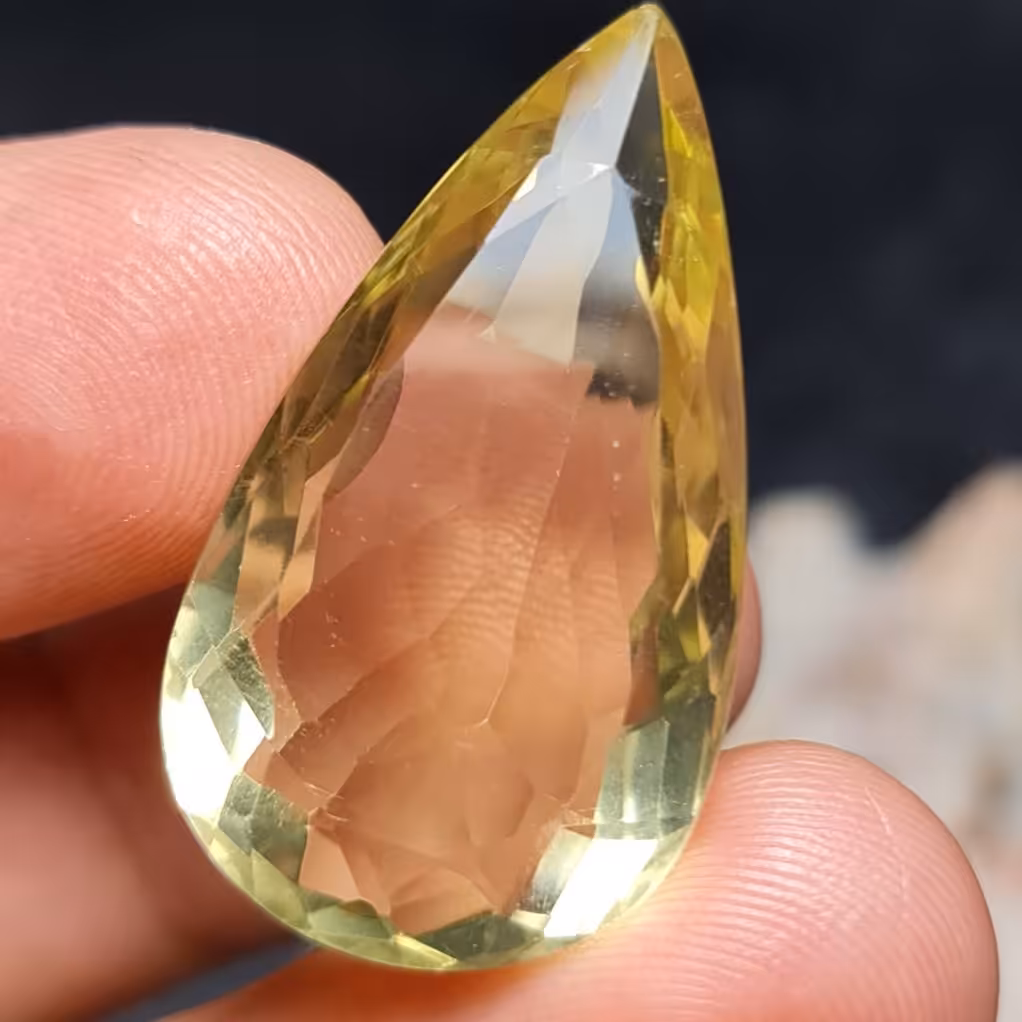  نگین درشت فوق العاده زیبای سنگ لمون کوارتز آفریقایی اصل معدنی با وزن 35.8 قیراط 

کد  26831
