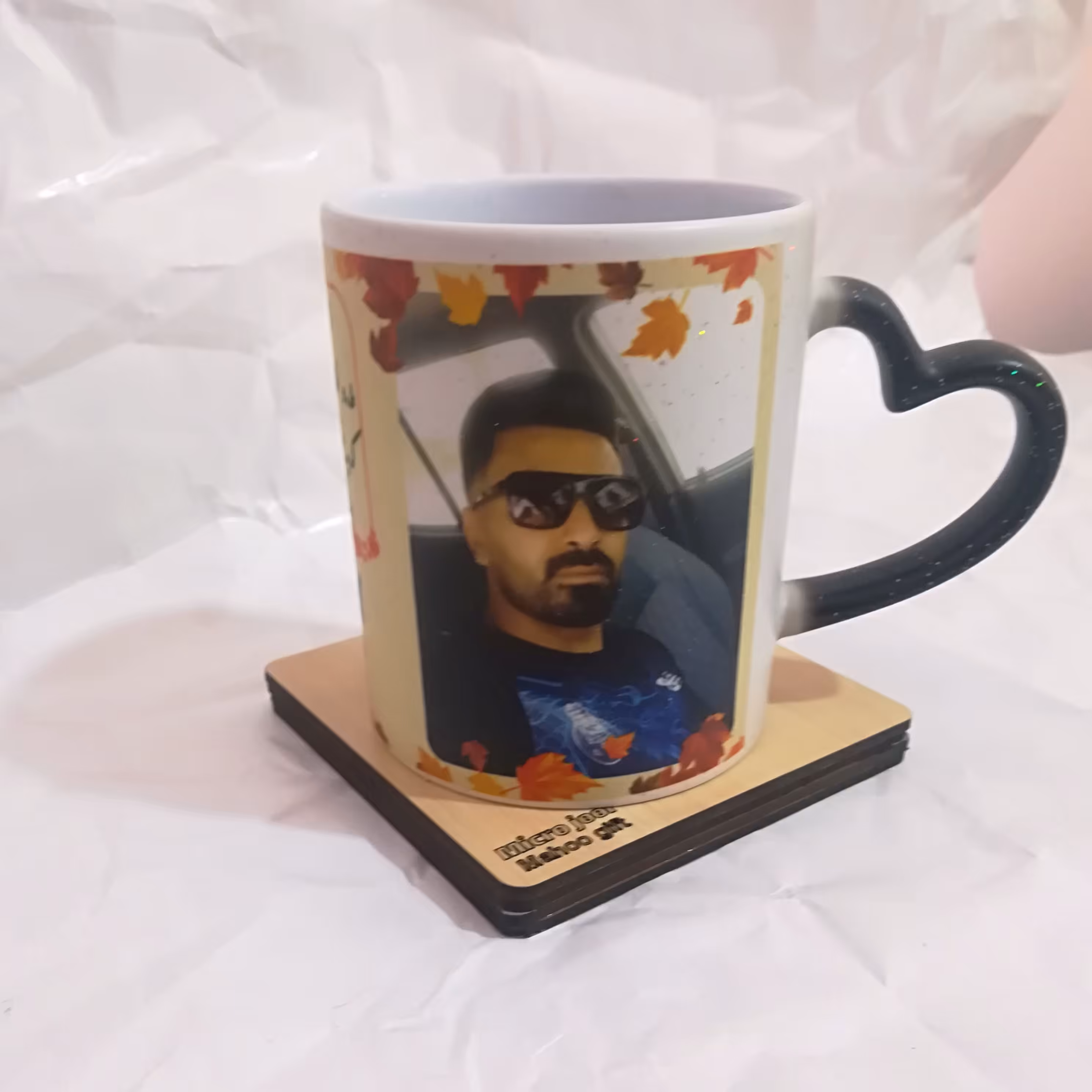 ماگ موزیکال حرارتی دسته قلبی اکلیلی با چاپ طرح اختصاصی و عکس اختصاصی 