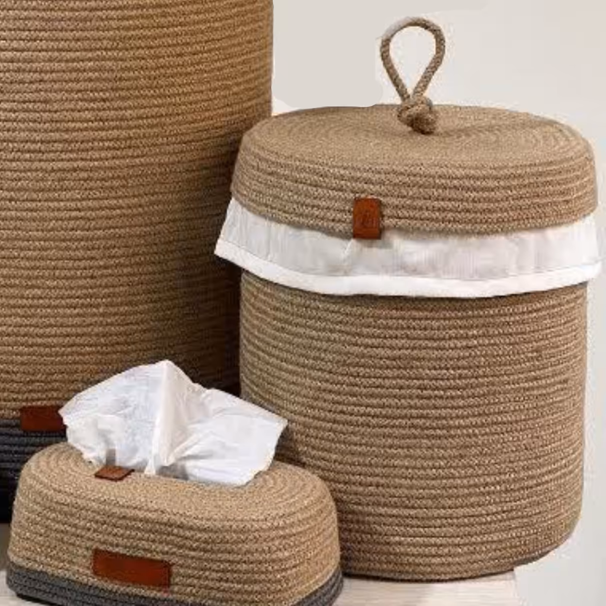 یک عدد سبد درب دار و  باکس سیب زمینی و پیاز قیطان دوزی عروس. 