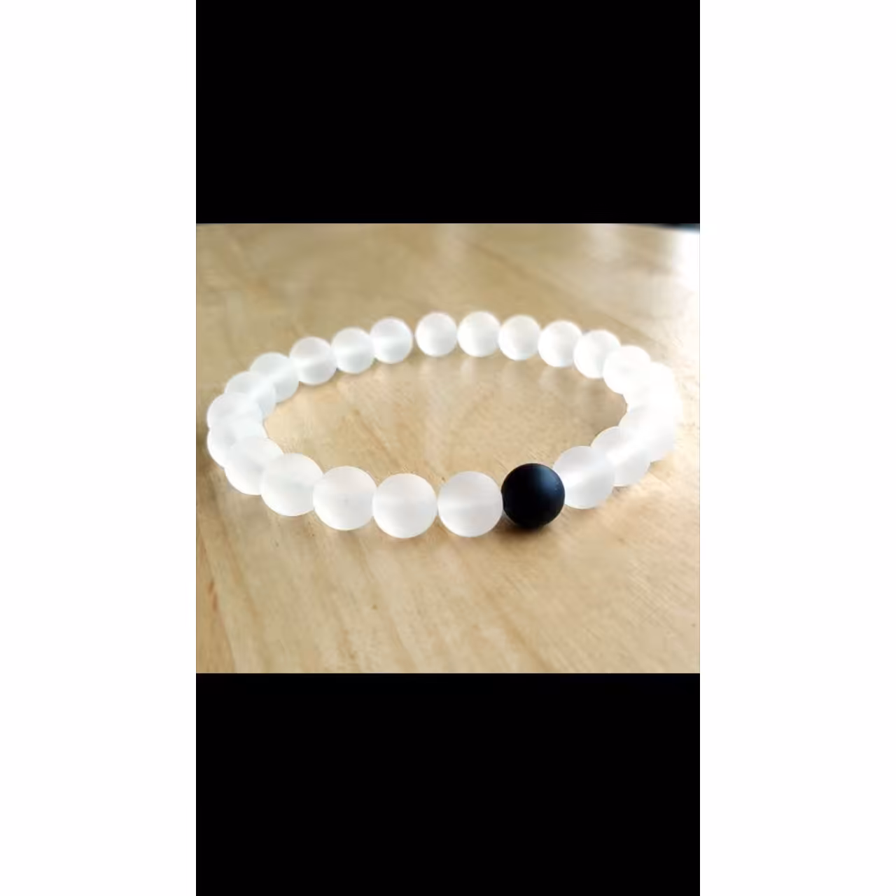 دستبند اونیکس شیشه ای کد 7