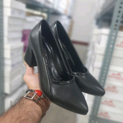 کفش پاشنه دار