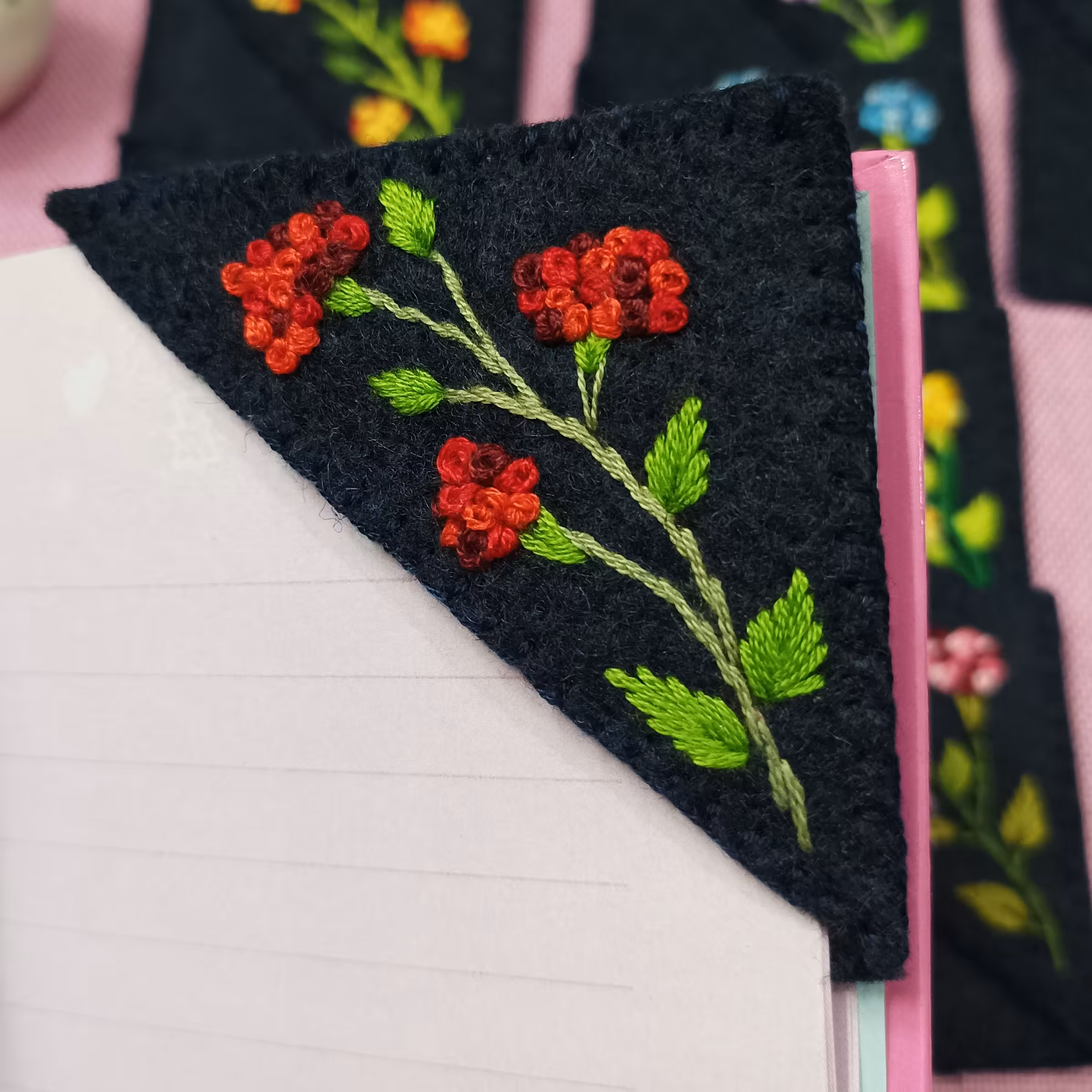 بوکمارک نمدی (نشانگر کتاب) دستساز