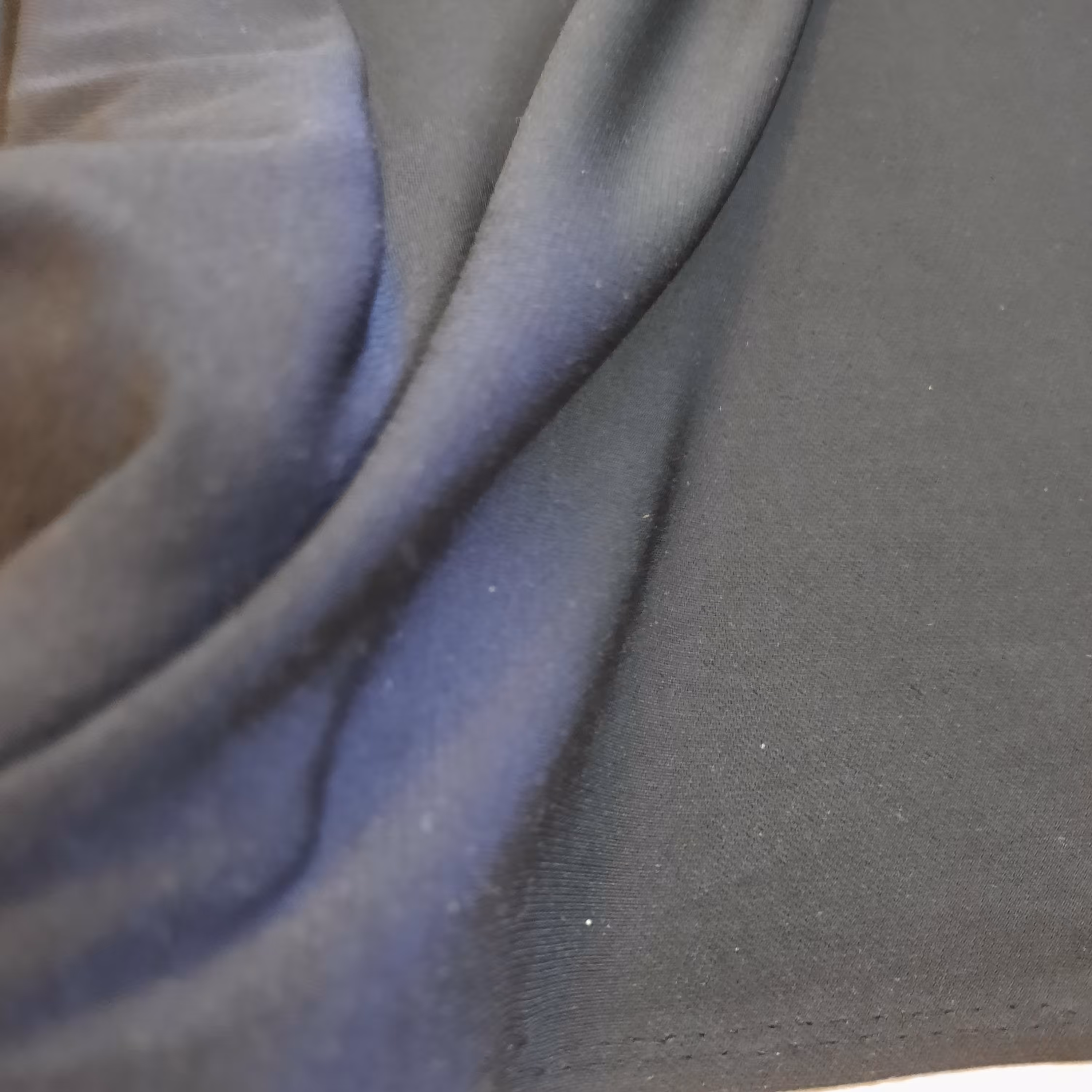 یک متر  پارچه مازراتی عرض یک و نیم متر مشکی رنگ