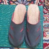 صندل مردانه چوب وچرم طبیعی بز دست ساز خاکستری  صورتی به سایز45 به بالا ایده تک