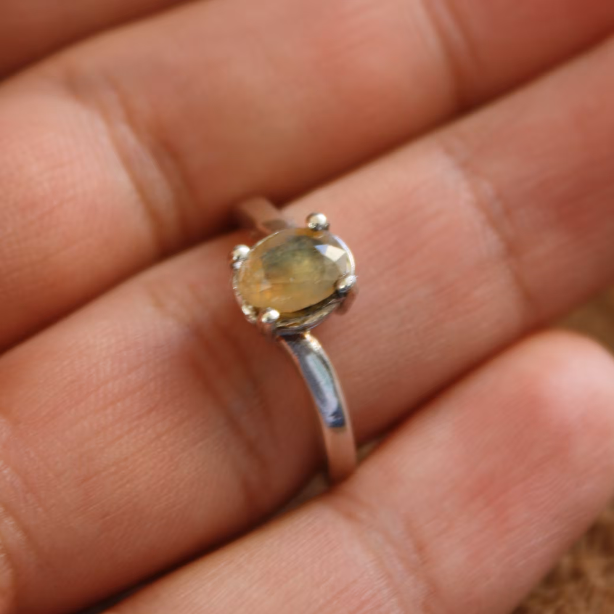 انگشتر یاقوت زرد زنانه اصل رکاب نقره 925 عیار وزن 3.15 گرم کد 302