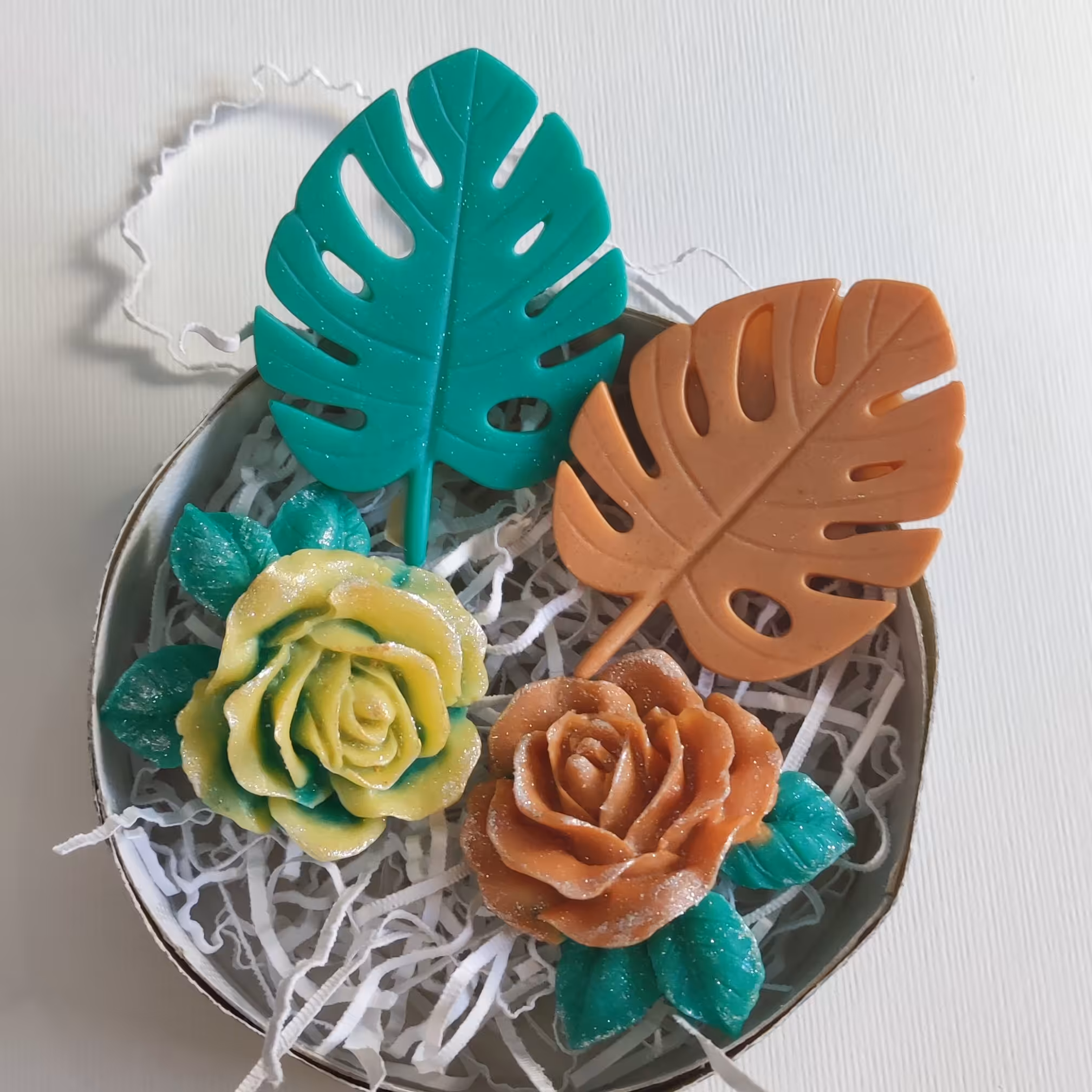 پک چهار  عددی صابون معطر و تزئینی برگ و گل رز  زیبا کاربردی و خوش بو