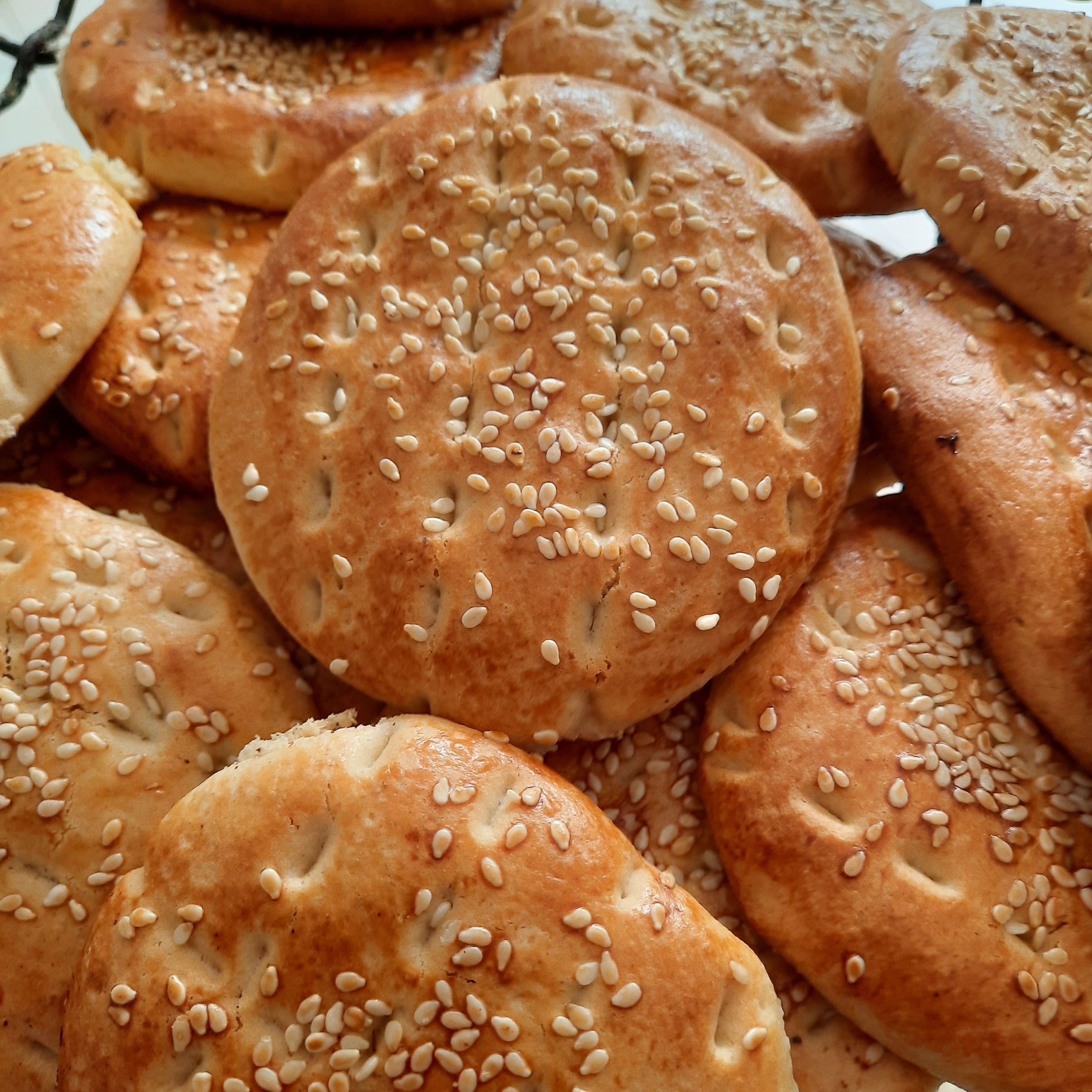 فتیر پرکنجد شیرمال سنتی اراک (بدون جوش شیرین با تخمیر طبیعی) شیر مال فتیر خانگی