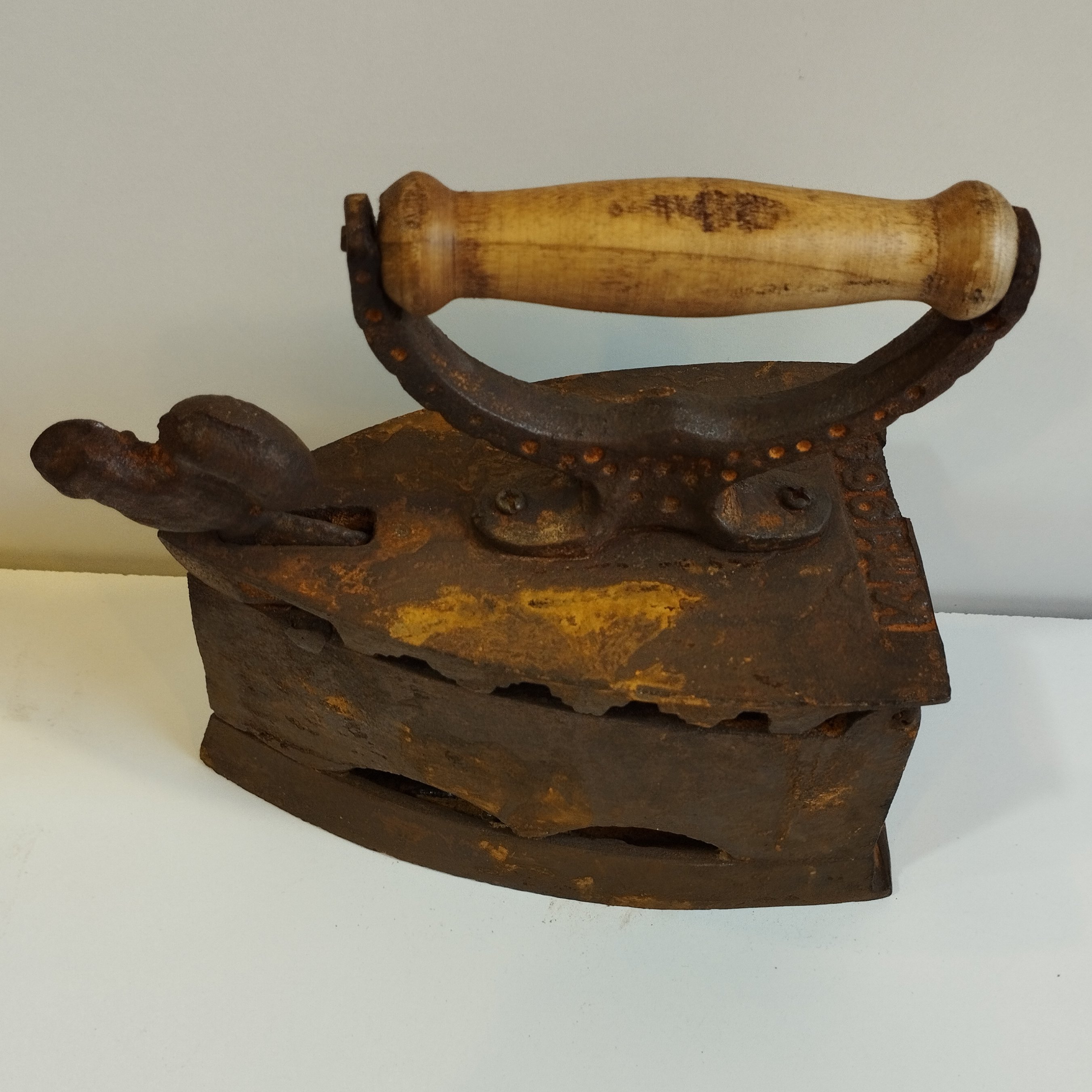 اتو زغالی آنتیک مدل خروسی جنس چدن کد101-320b