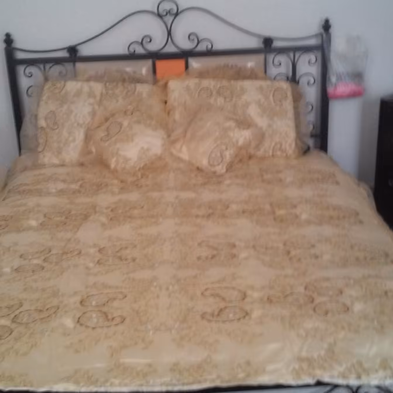 روتختی گلدوزی شده