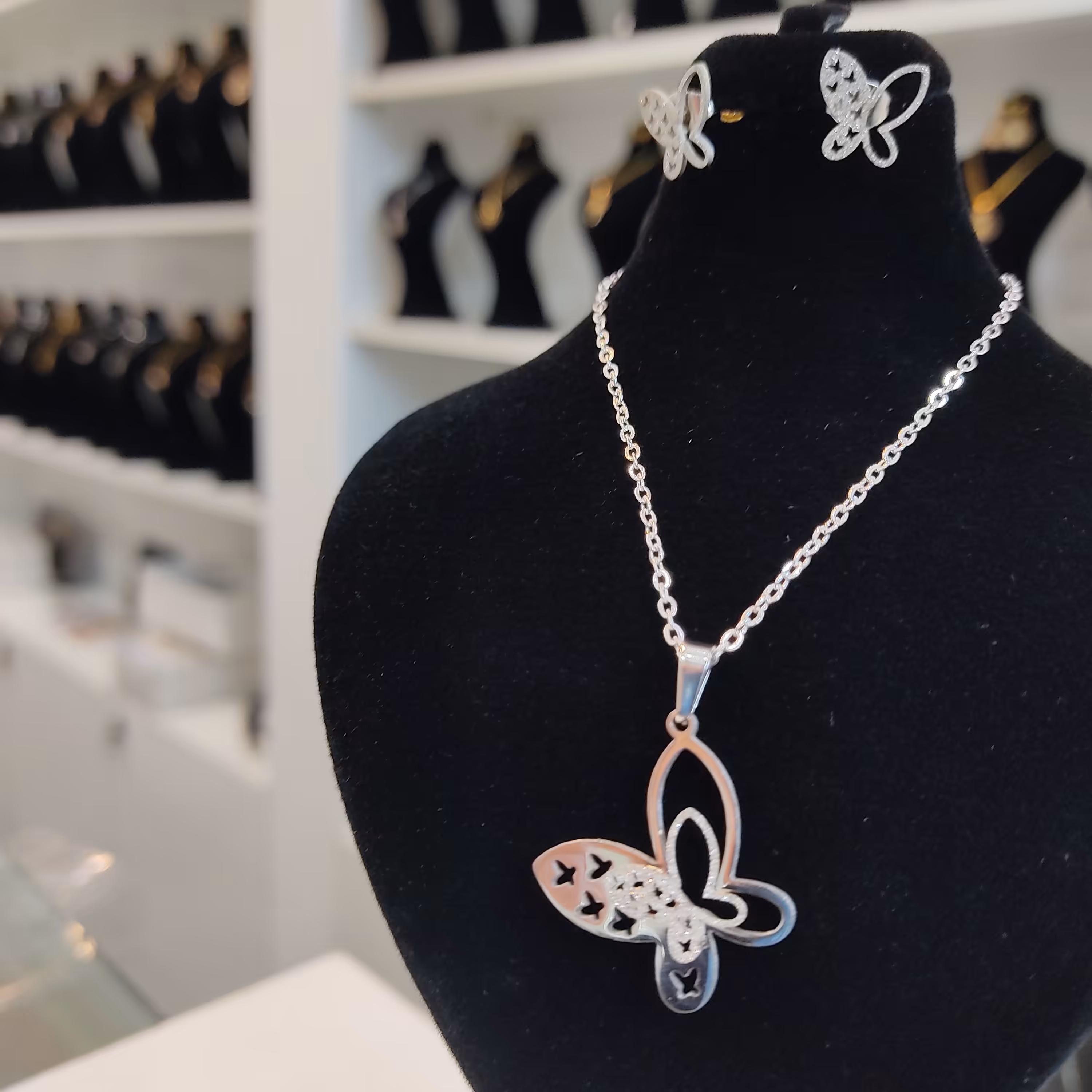 نیمست استیل شنی آینه ای طرح پروانه رنگ ثابت همراه زنجیر استیل