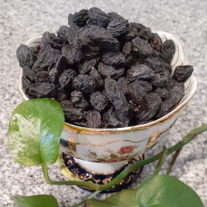 مویز بی هسته و بی دانه نیم کیلو محصول مسال 1402