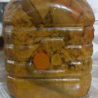 ترشی مخلوط سه ساله فوق العاده خوشمزه  عطر و طعم  خوبی داره 