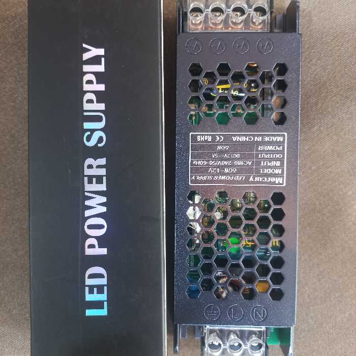 ترانس سویچینگ 12 ولت 5 امپر   جدید بدونه افت ولتاژ