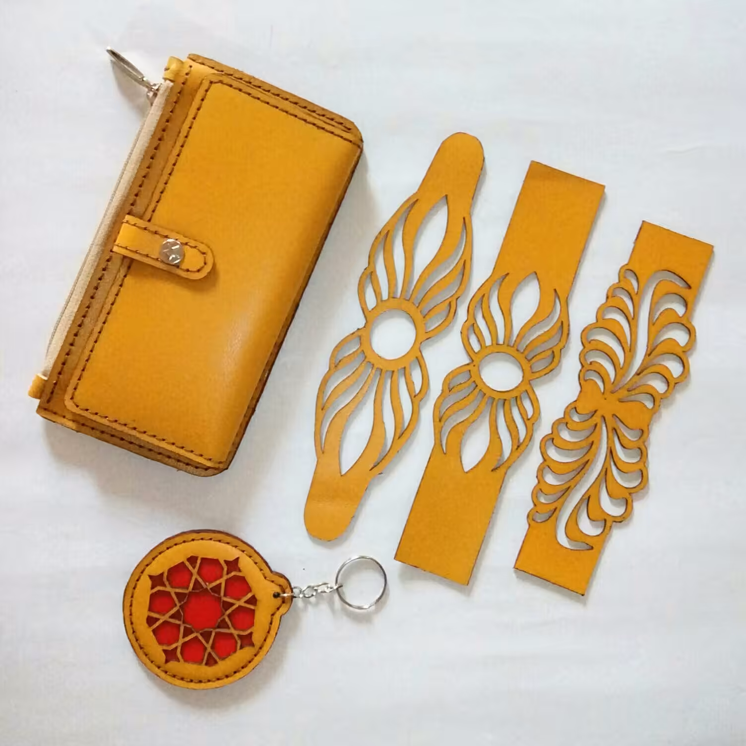 ست کیف پول دو لت چرمی خردلی با جاکلید و دستبند