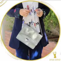 کیف دوشی چرمی دستدوز زنانه بَرمک