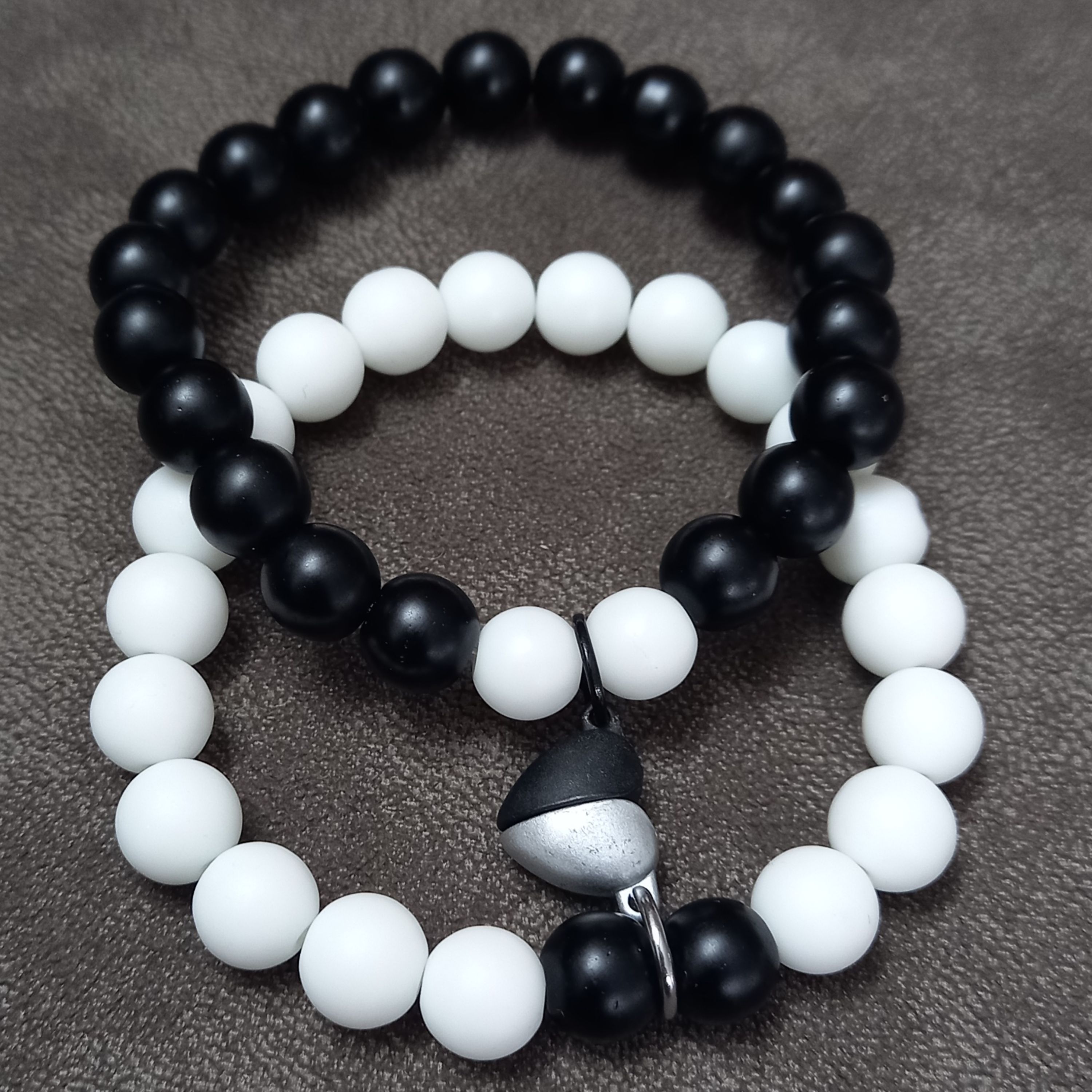 ست دستبند مگنتی سفید مشکی اونیکس ولنتاین