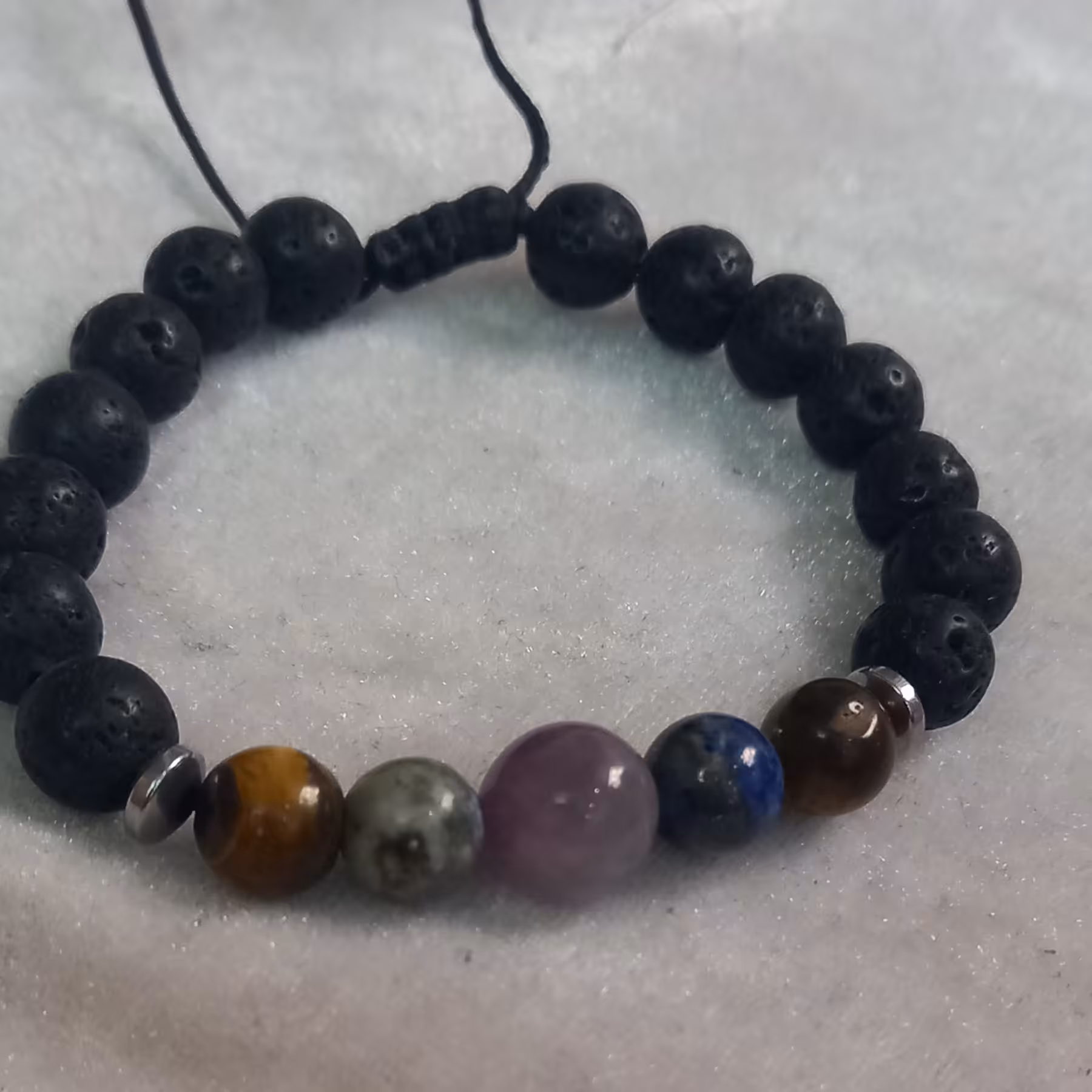 دستبند شیک با سنگهای بسیار خوب