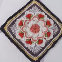 دستگیره  کاموا طرح زیبا برجسته گل با رنگ بندی سرشار از انرژی