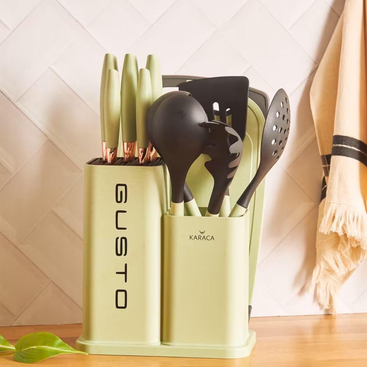 ست چاقو و کفگیر ملاقه و تخته گوشت دوازده پارچه محصولkaracaترکیه 