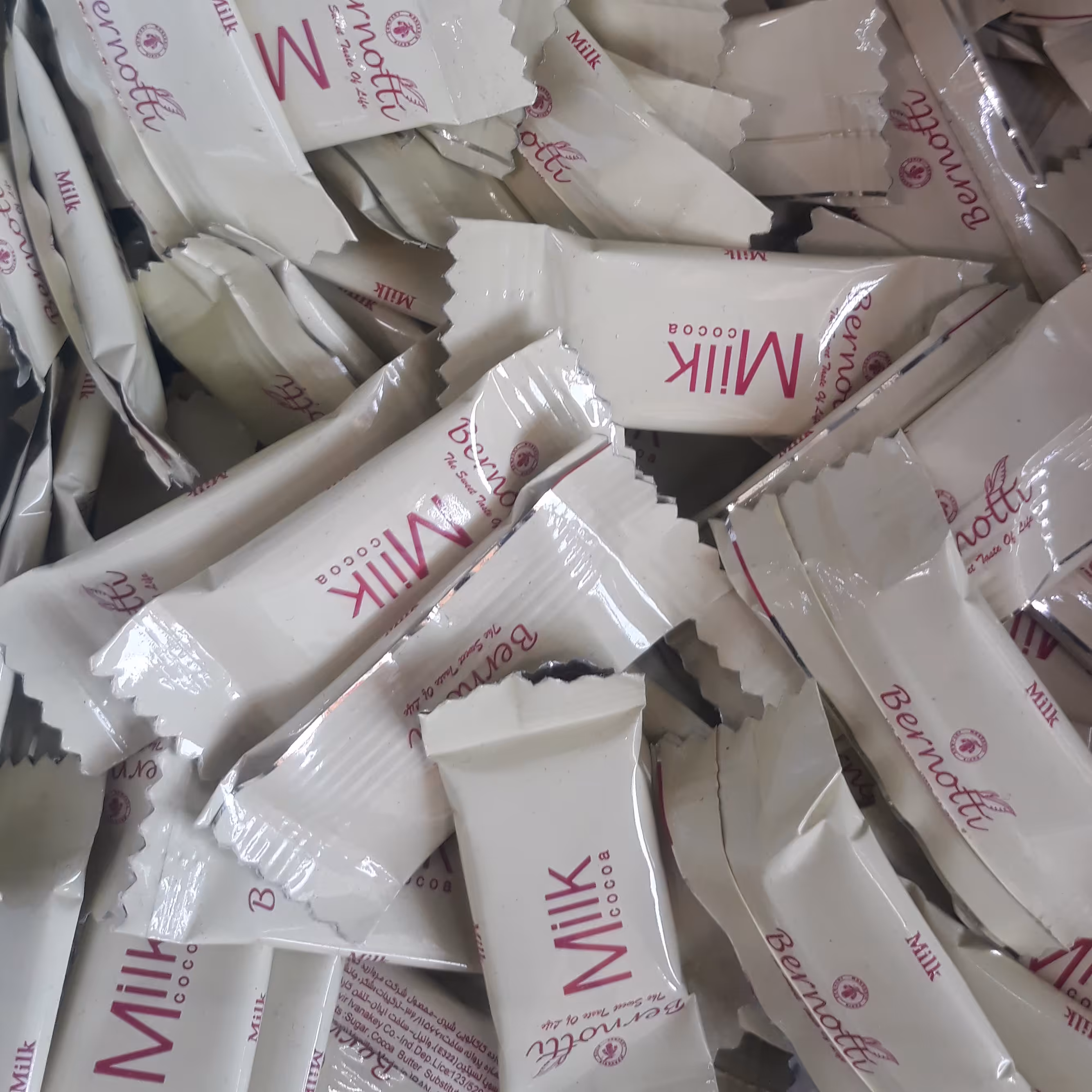 شکلات کاکائو شیری 4 گرم