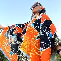 شال افروز ترکیب نقاشی مینیاتور و تذهیب
با یه ترکیب رنگ عالی شال مشکی شال نارنجی شال آبی