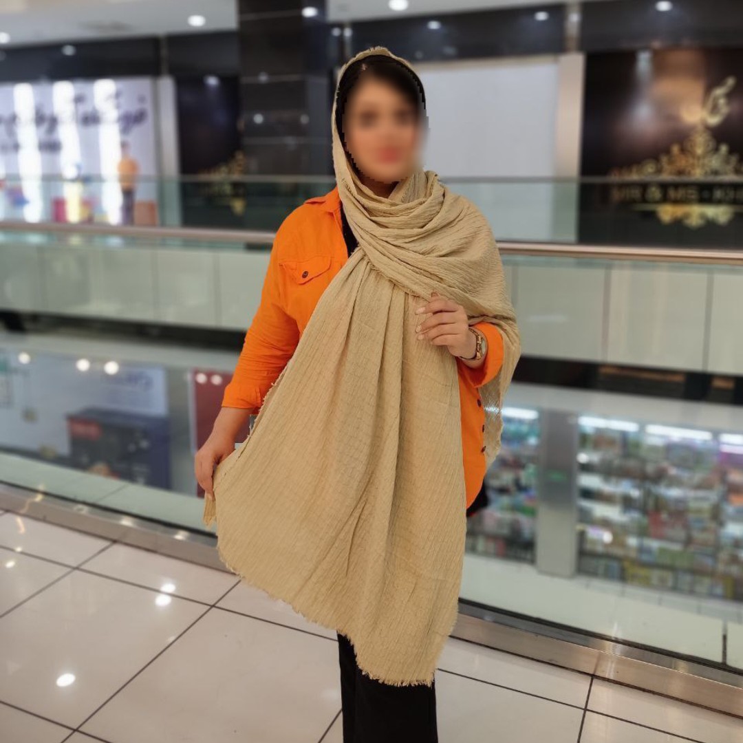 شال پلیسه شطرنجی هنرمندی رنگ نسکافه ای روشن(ارسال رایگان)