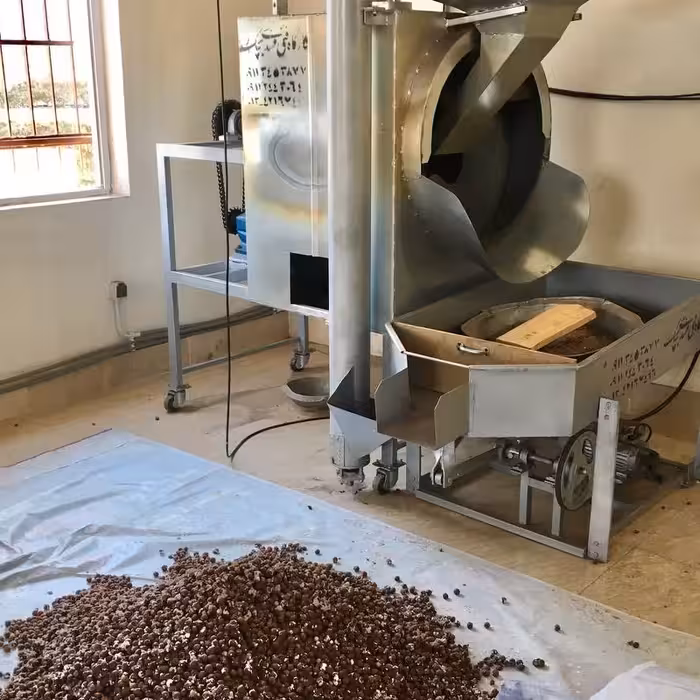 فندوق برشته شده و نمک سود اشکورات ترک خورده         هزینه ارسال با مشتری هست و درب منزل دریافت میشود