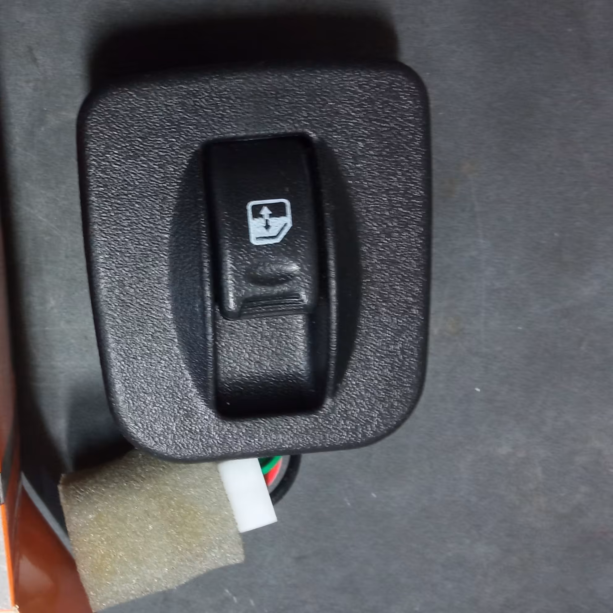 کلید شیشه بالابر پراید 131&132