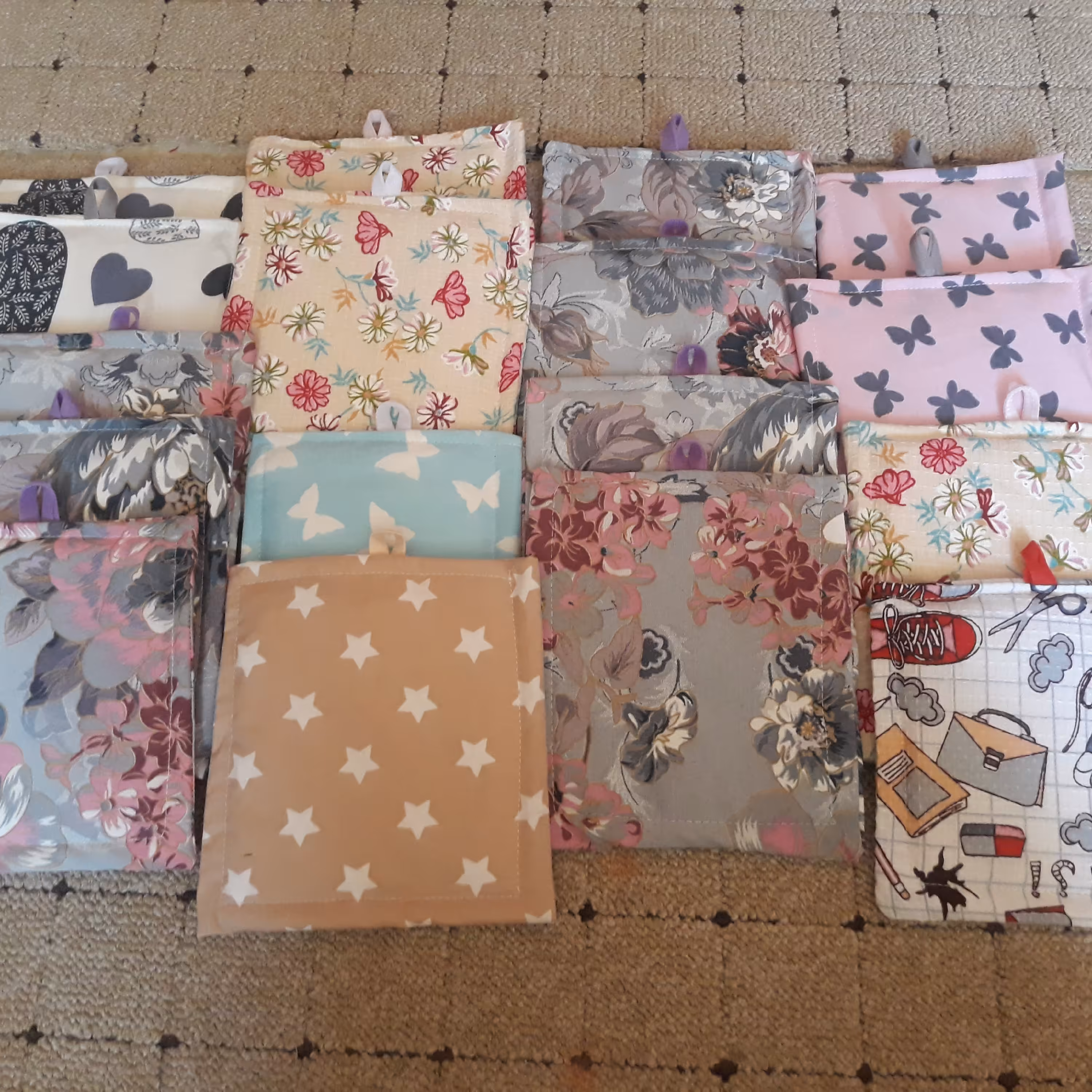 یک جفت دستگیره مربعی چندلایه و ضخیم جنس خوب .قیمت مربوط به یک جفت میباشد.