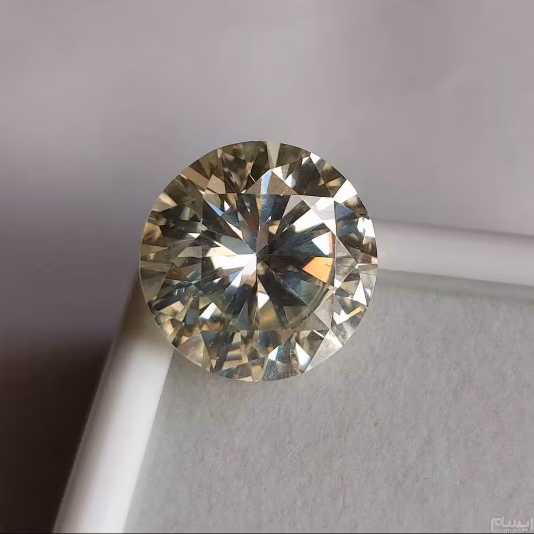 نگین موزانایت روس طلعلوع عالی فعال درجه یک با سختی 10 اماده سوار کردن کد3