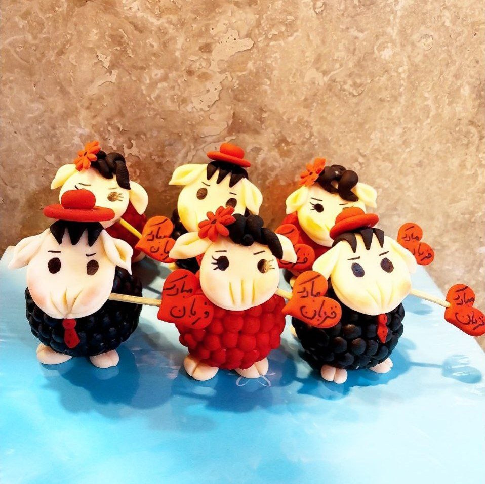 مجسمه گوسفند دختر پسر قرمز مشکی