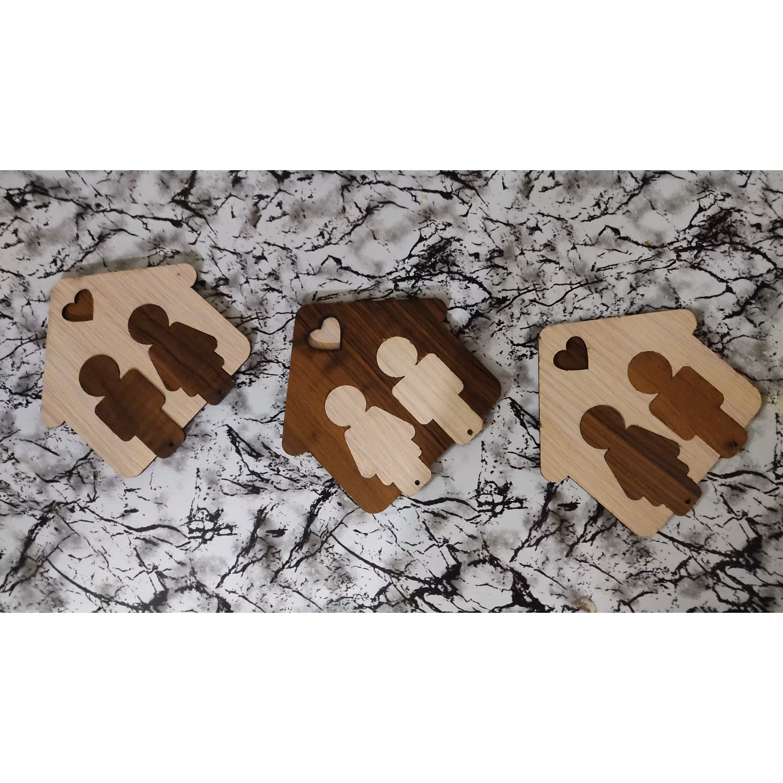 جاکلیدی طرح عشق
ابعاد  11در12
وزن  40گرم
رنگ موجود   کرم و قهوه ای