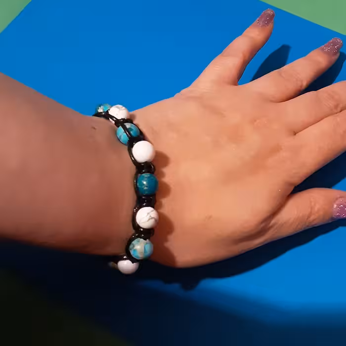 دستبند بافت.جنس سنگ.تلفیقی از سنگ فیروزه تبت و صدف.ساخت تایلند.قابل سایز