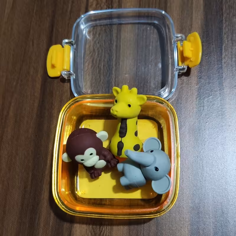 اسباب بازی مدل حیوانات جداشونده به همراه جعبه نگهدارنده 