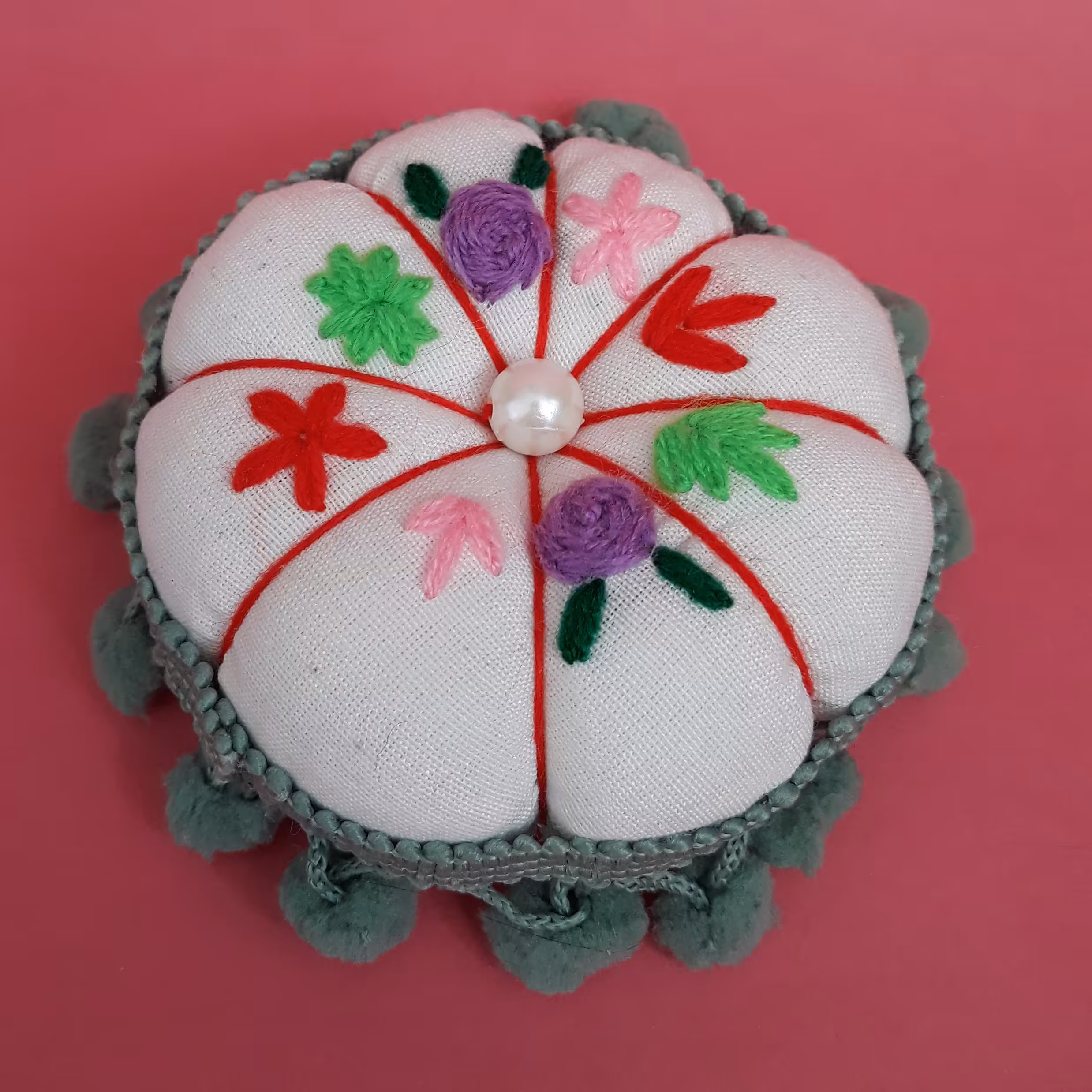 جاسوزنی  گلدوزی شده با دست