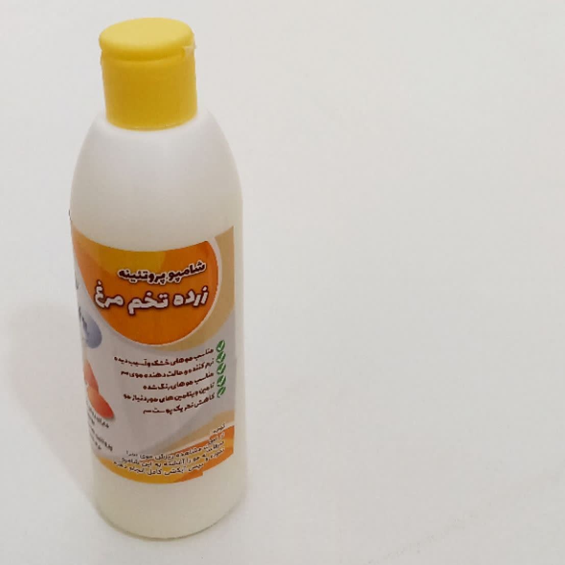شامپو گیاهی پروتئینه زرده تخم مرغ برکت (پروتئینه مو)(مناسب موهای خشک و مجعد و آسیب دیده و رنگ شده)