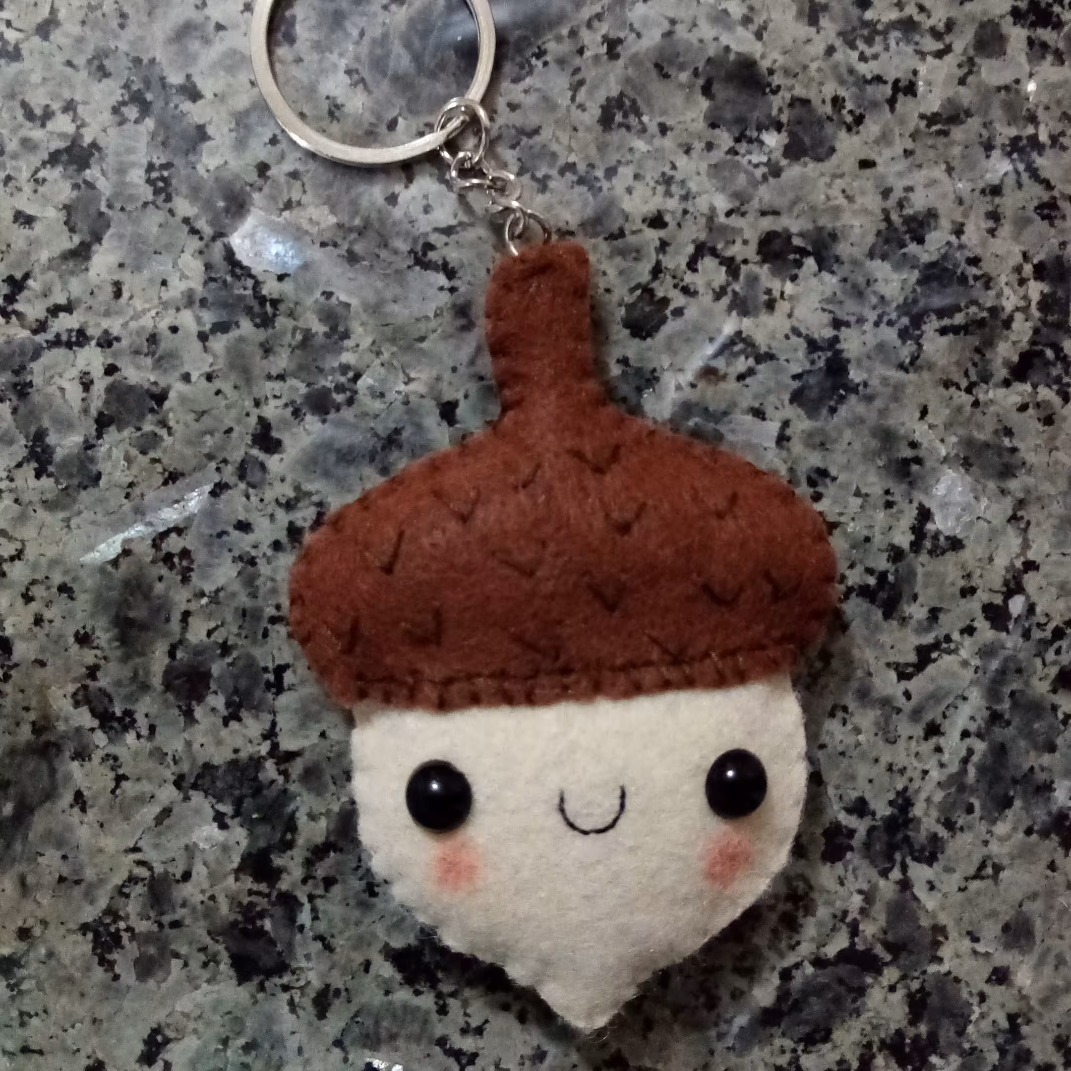 جاکلیدی یا آویز ماشین طرح بلوط