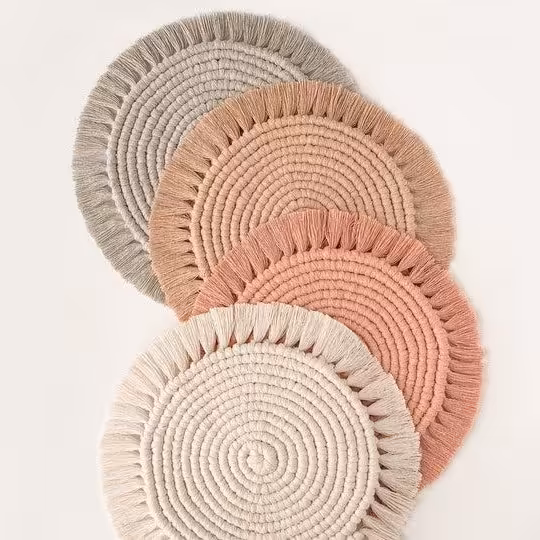 زیر بشقابی مکرومه در رنگبندی و سایز دلخواه..قابل سفارش با بهترین متریال...برای زیر بشقابی زیر گلدانی.رو میزی.برای میز نا