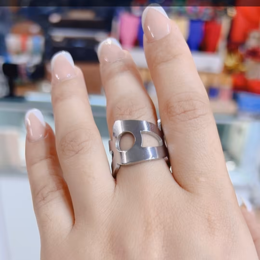 انگشتر،انگشتر استیل نقره ای، طرح های متنوع ، جنس استیل ، رنگ ثابت ، فری سایز ،لطفا قبل سفارش موجودی بگیرید