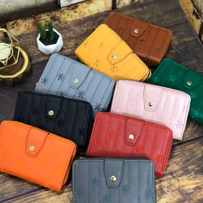 کیف پول دخترانه زبانه دار گلدوزی دار ستاره دریایی