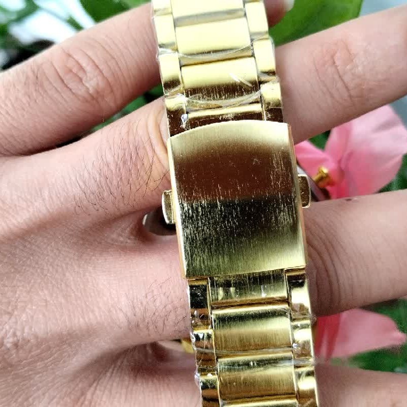 ساعت دیزل شاخدار
رنگ طلایی
صفحه سفید