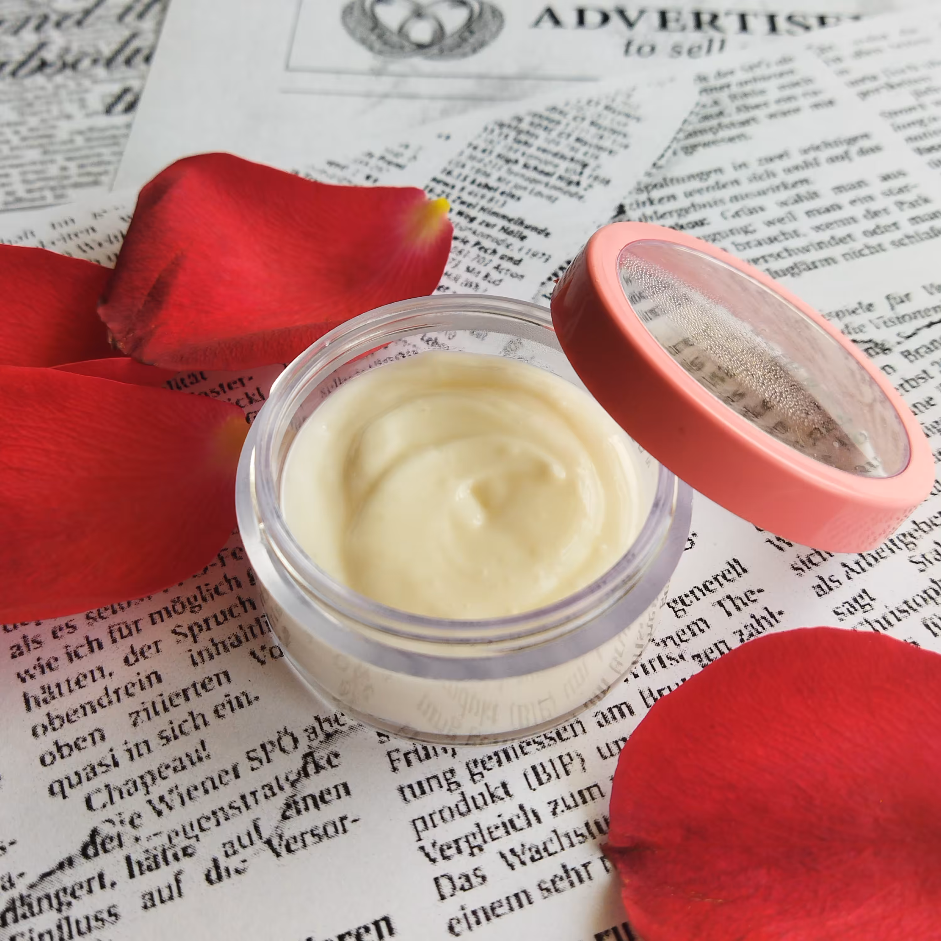 کرم کلاژن لیفت کننده صورت و برجسته کننده گونه دستساز گیاهی