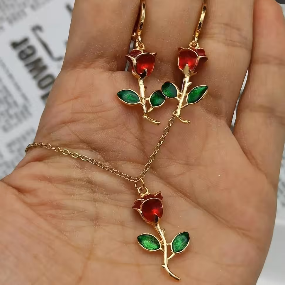 نیم ست گردنبند و گوشواره گل رز قرمز برند ژوپینگ
