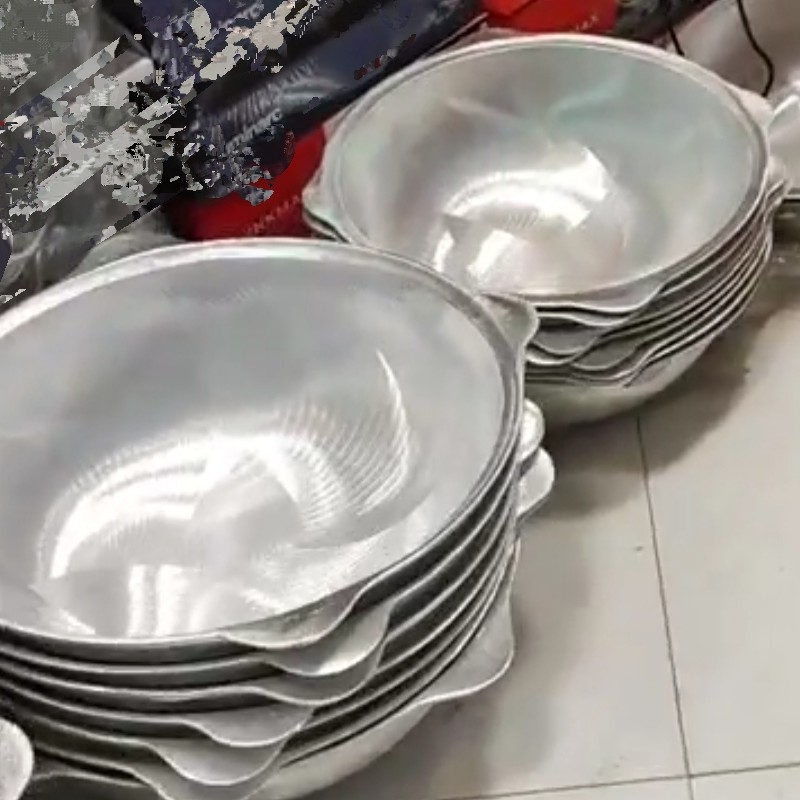 قازان ترکمنی(قابلمه چدن)به قطر 30 سانت مناسب برای 3تا 4 نفر بدون روکش و آلیاژ