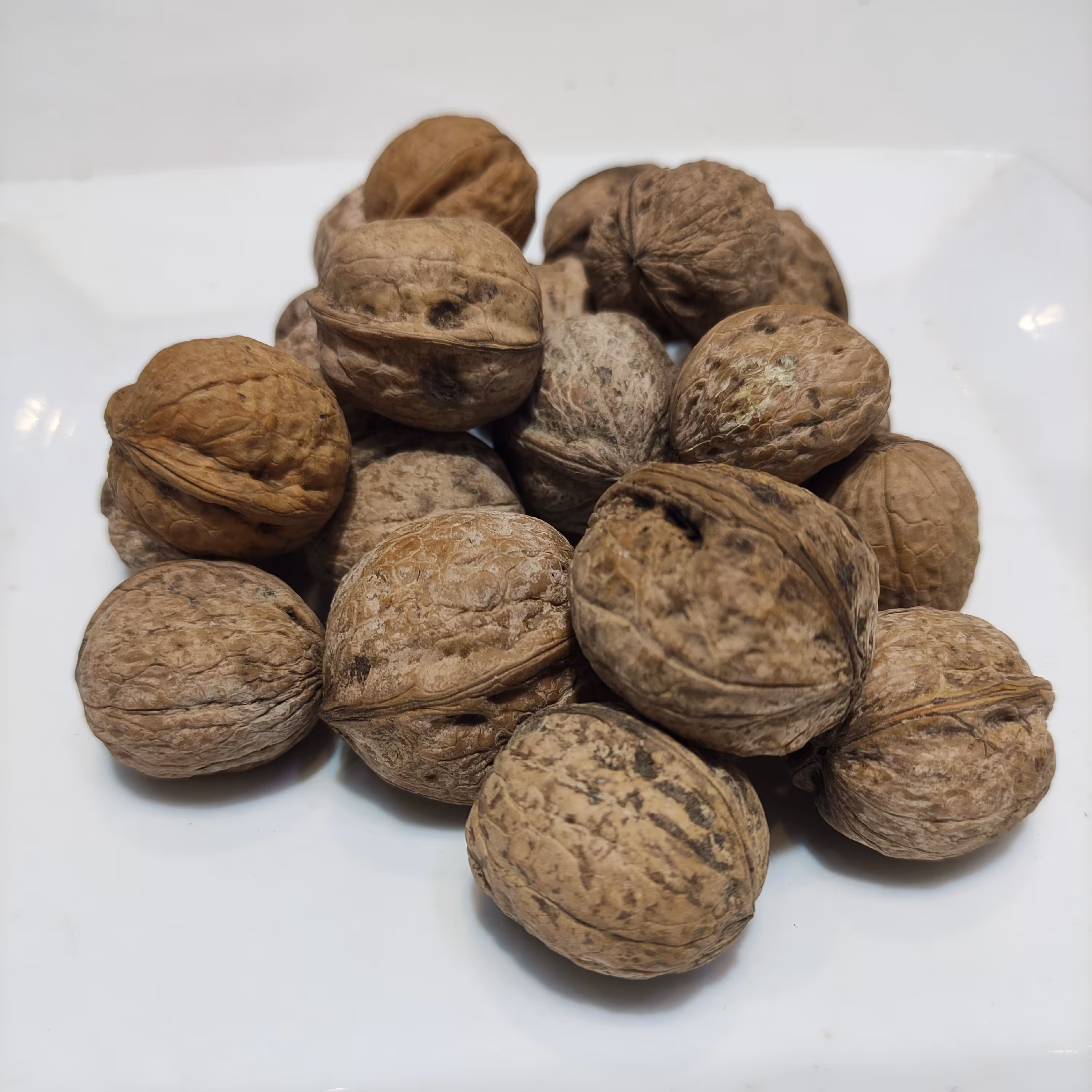 گردو محلی یک کیلویی مغز زرد بدون پوچی 