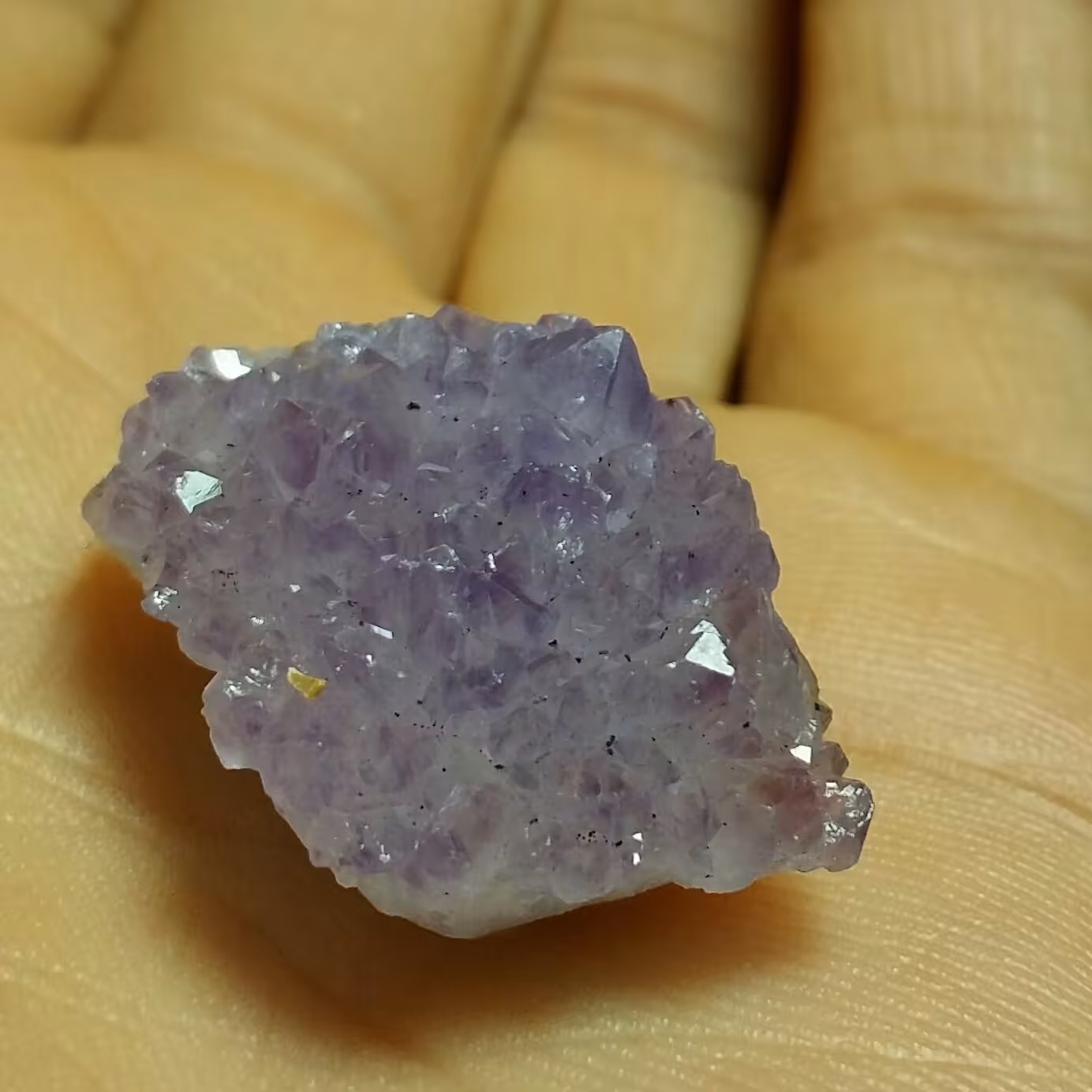 سنگ راف حبه آمیتیس بسیار پر رنگ  تکرار نشدنی خارق العاده بسیار زیبا دیدنی کاملا طبیعی شاهکار خلقت خااااص
کد 8620