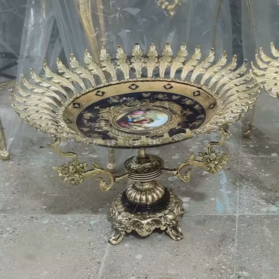 میوه خوری برنز رومیزی مدل صدفی سایز صفحه چینی درجه یک ( شیرینی خوری برنز )